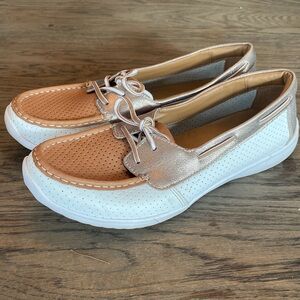 CLARKS ARBOR OPAL LEATHER BOAT SHOE
SIZE 7